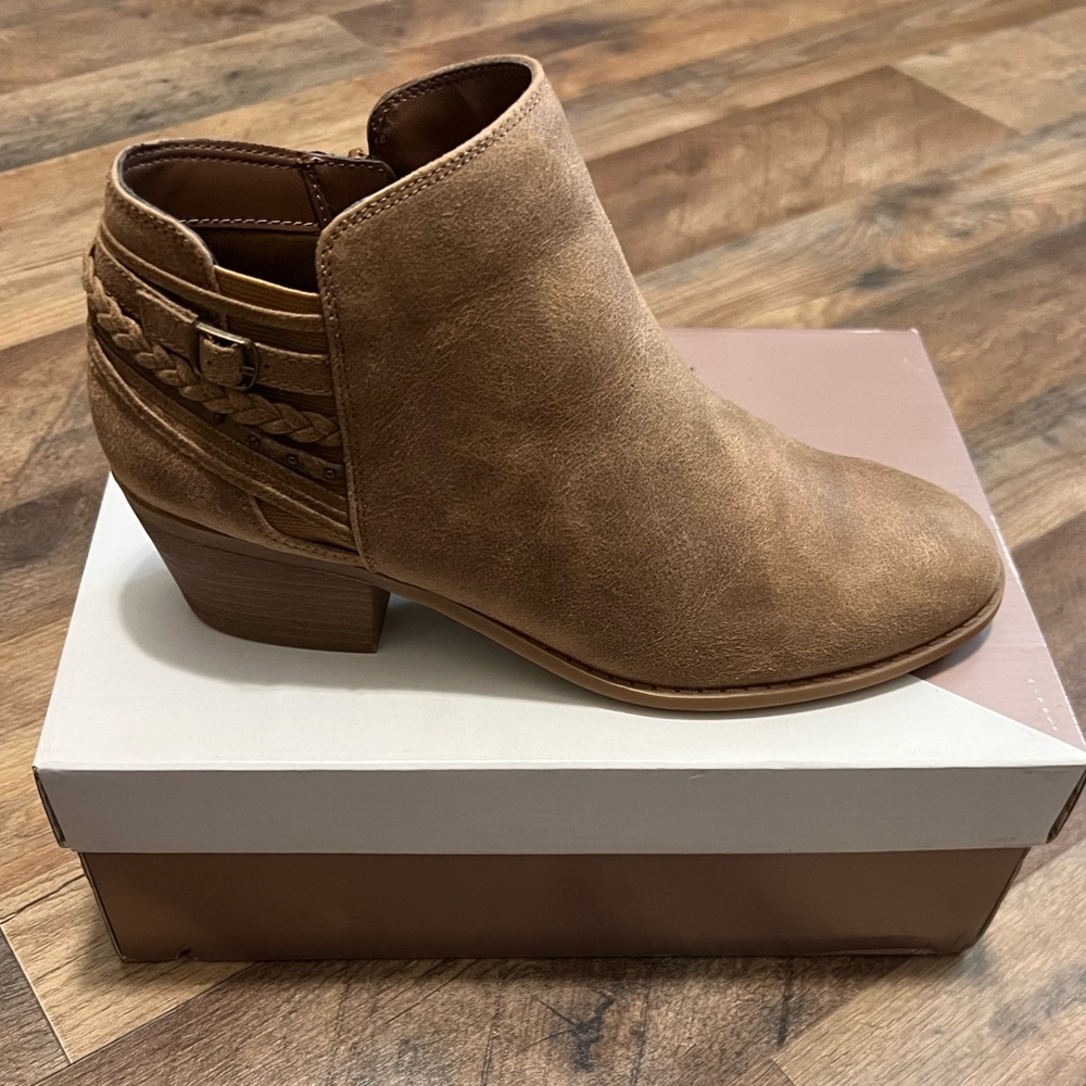 NWT Fergalicious Women's Casual Booties